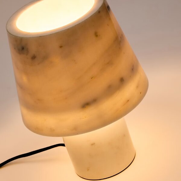 Bílá mramorová stolní lampa Kave Home Alaro