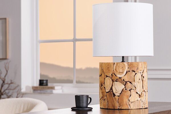 Designová masivní stolní lampa Egura s dřevěnou hnědou podstavou a kulatým bílým stínítkem 45 cm