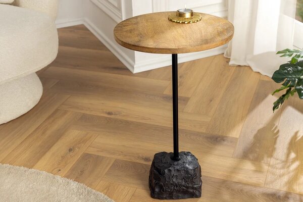 Stylový kulatý industriální příruční stolek Akina s mangovou hnědou deskou a podstavou ze surového mramoru 54 cm
