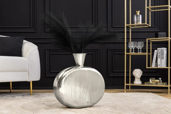 Art deco oválná kovová strukturovaná stříbrná váza Aleny s kuželovým vrchem 48 cm