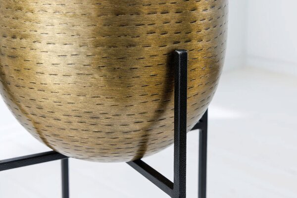 Designová orientální sada kulatých kovových květináčů Daris ve zlaté barvě s černým kovovým stojanem 67 cm