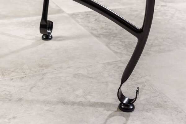 Designový etno kulatý příruční stolek Malik se stříbrnou deskou s ornamenty a černou kovovou podstavou 48 cm