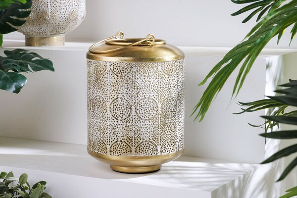 Designový orientální kulatý svícen Sahar z kovu ve zlaté barvě s patinou s perforovaným vzorem 25 cm