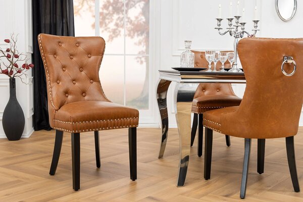 Chesterfield jídelní židle Torino s čalouněním z hnědé kůže s prošívaným opěradlem s černými dřevěnými nožičkami 93 cm