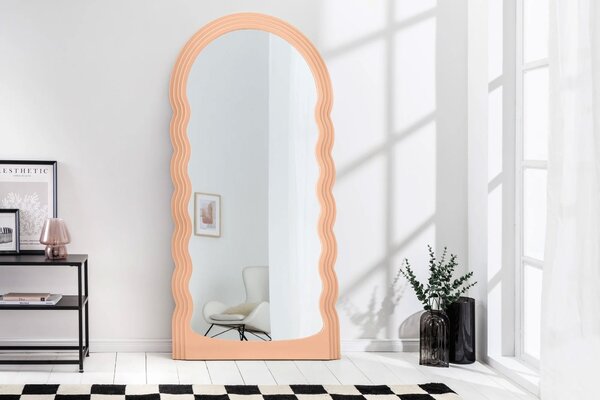 Designové art deco klenuté nástěnné zrcadlo Swan s obloukovým vlnitým rámem v jemné meruňkově oranžové barvě 160 cm
