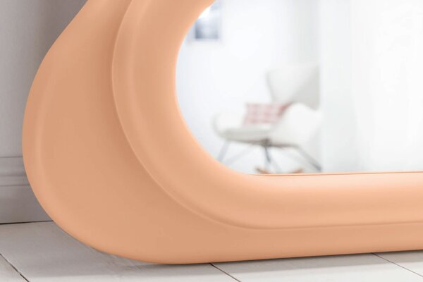 Designové art deco nástěnné zrcadlo Swan s vlnitým obdélníkovým pastelově meruňkově oranžovým rámem 160 cm