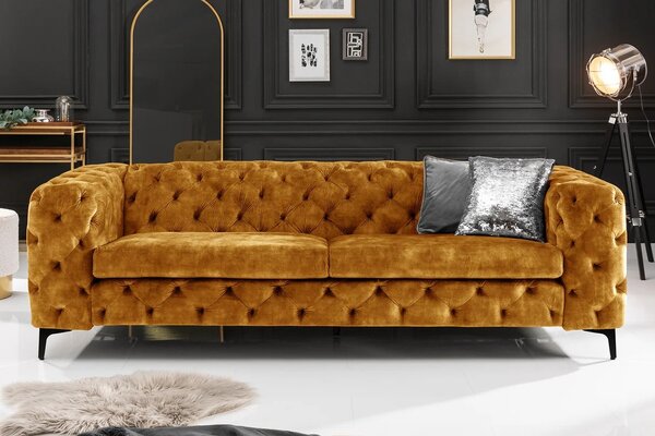 Luxusní třímístná chesterfield sedačka Modern Barock se sametovým potahem s prošíváním v hořčičné barvě s nožičkami 235 cm