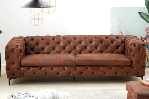 Luxusní chesterfield hnědá kožená prošívaná třímístná sedačka Modern Barock s černými kovovými nožičkami 235 cm