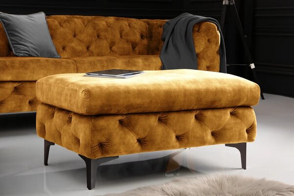 Štýlová chesterfield horčicová žltá čalúnená taburetka Modern Barock s prešívaným poťahom a čiernymi kovovými nožičkami 92 cm