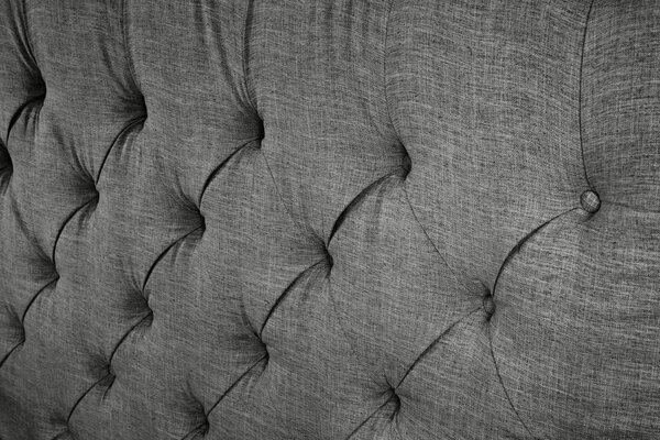 Stylová chesterfield prošívaná čalouněná manželská postel Kreon s šedým lněným potahem 220 cm