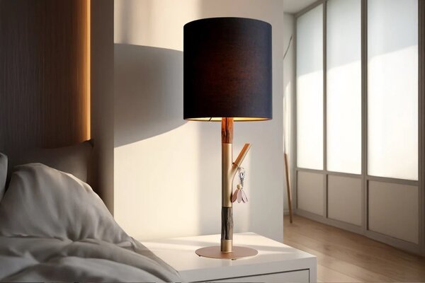 Designová moderní stolní lampa Mervik s černým stínítkem a hnědou dřevěnou nohou se zlatými kovovými detaily 74 cm
