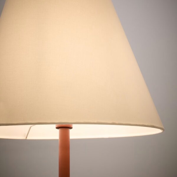 Kave Home Terakotově červená kovová stojací lampa Navat 153 cm
