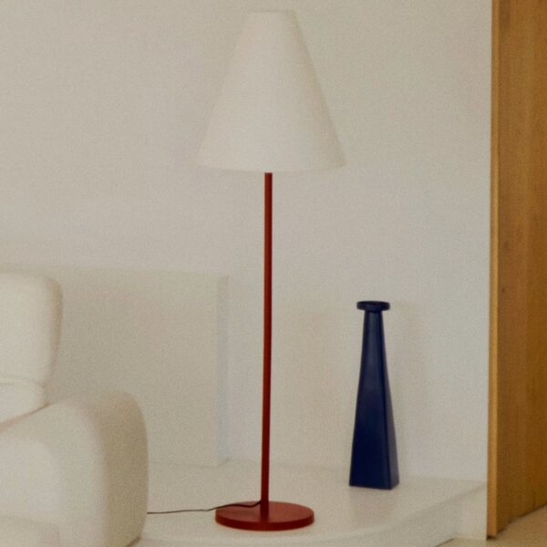 Kave Home Terakotově červená kovová stojací lampa Navat 153 cm