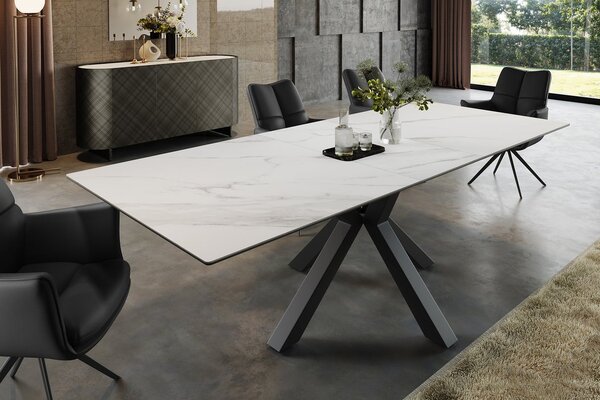 Moderný dizajnový rozkladací jedálenský stôl Marbleux s doskou s dizajnom bieleho mramoru a čiernymi prekríženými nohami 200 cm