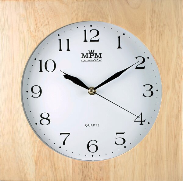 Tradiční dřevěné hodiny světle hnědé MPM E01.2494