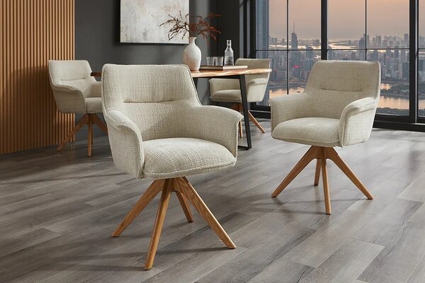 Designová moderní otočná jídelní židle Corvin s béžovým žinylkovým potahem a hnědými dubovými nohama 68 cm