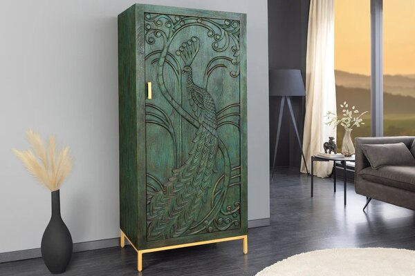 Orientální obdélníková art deco barová skříňka Birdy ze zeleného mangového dřeva s vyřezávaným pávem a zlatými nožičkami 166 cm