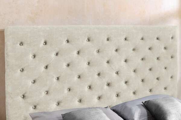 Designová čalouněná manželská postel Kreon s béžovým sametovým potahem s chesterfield prošíváním a úložným prostorem 180 cm