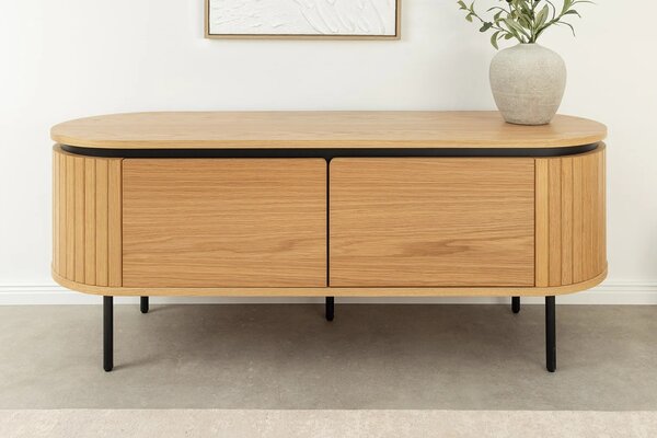 Art deco ovální dvoudveřový TV stolek Maderia ve světlém hnědém dubovém provedení s lamelovým designem 120 cm