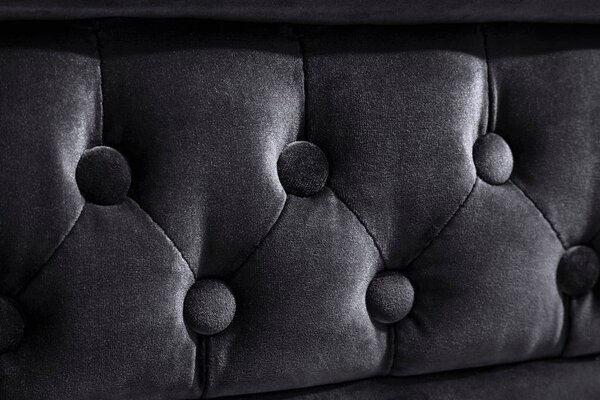 Designová sametová černá třímístná sedačka Maya s chesterfield prošíváním s kulatými černými nožičkami 205 cm