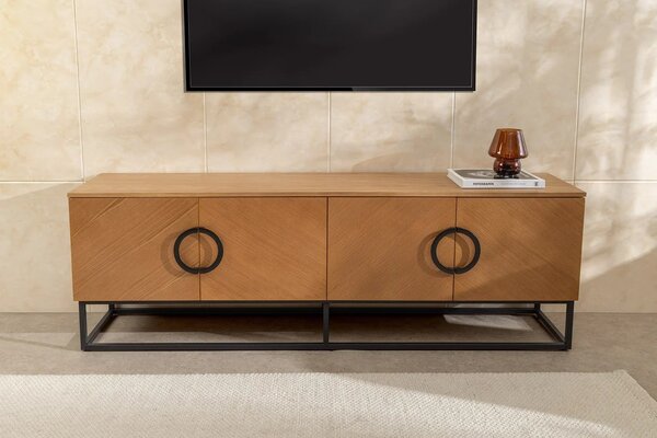 Moderní art deco TV stolek Arkline ve světlém hnědém dubovém provedení se čtyřmi dvířky s diagonálním vzorem 180 cm