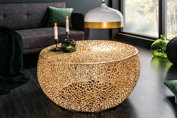 Moderní glamour zlatý konferenční stolek Hoja kulatého tvaru s organickým designem z kovu 80 cm