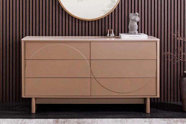 Designová moderní komoda Savonia se šesti šuplíky ve světle hnědé barvě s minimalistickým geometrickým reliéfem 150 cm