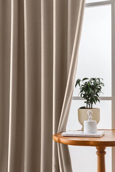 Béžový zatemňovací závěs VELVET 140x270 cm Zavěšení: Řasící páska