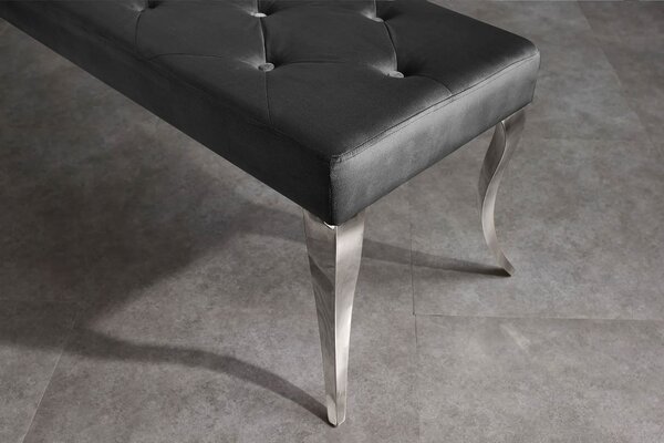 Moderná glamour lavice Modern Barock s černým sametovým potahem s prošíváním a knoflíky se stříbrnými kovovými nohami 170 cm