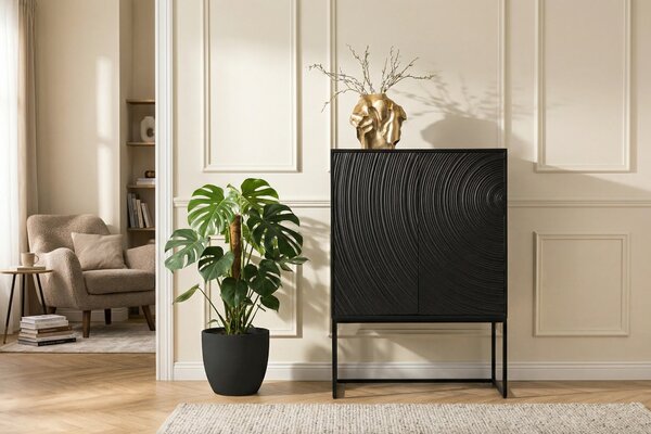 Designová moderní černá barová skříňka Cumbria z mangového dřeva s dvojitými dvířky s dekorem kružnic a podnoží 120 cm