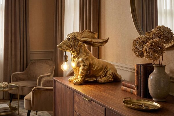 Designová atypická glamour stolní lampa Pop Atelier ve tvaru jezevčíku ve zlaté barvě 66 cm