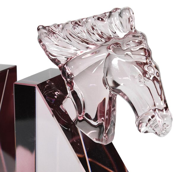 Designové zarážky na knihy Horse Crystal z růžového křišťálového skla s vymodelovanou hlavou koně a geometrickou podstavou 21 cm