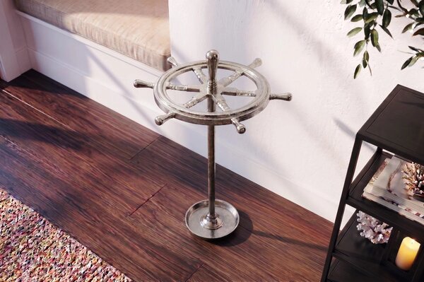 Designový koloniální stojan na deštníky Sail z kovu ve stříbrné barvě s motivem lodního kormidla 63 cm