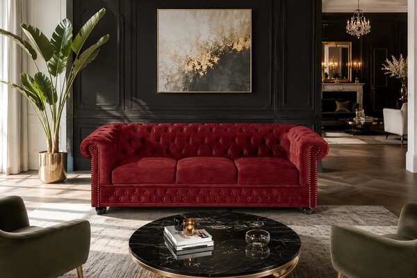 Designová chesterfield třímístná sedačka Maya s červeným sametovým potahem s prošíváním s knoflíky 205 cm
