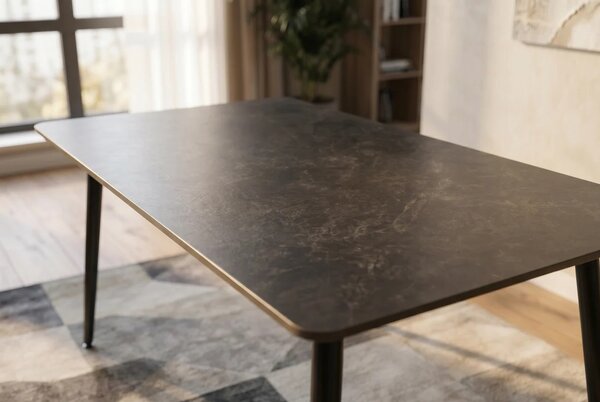 Industriální obdélníkový černý jídelní stůl Ceramia Gris s keramickou deskou s šedým mramorováním a kovovými nohami 120 cm