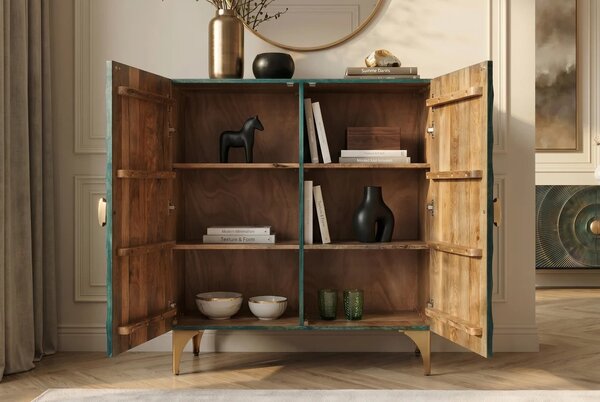 Designová art deco dvoudveřová barová skříňka Cumbria v tyrkysové barvě se zlatými detaily a reliéfem s motivem slunce 120 cm