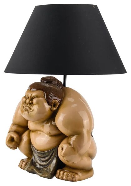 Designová stolní lampa Pop Atelier s černým stínítkem a figurou sumo bojovníka v hnědé a béžové barvě v pop art stylu 49 cm