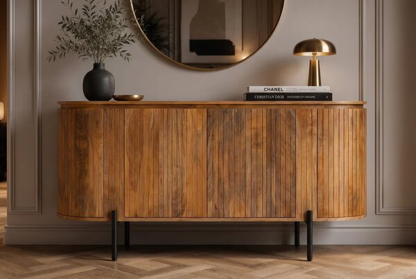 Moderní art deco oválný čtyřdveřový příborník Gatsby z mangového dřeva v přírodní hnědé barvě s lamelovým dekorem 160 cm