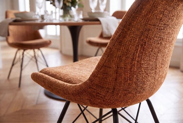 Designová retro hnědá jídelní židle Scandinavia s čalouněním s žinylkovým potahem a černou kovovou podstavou 50 cm