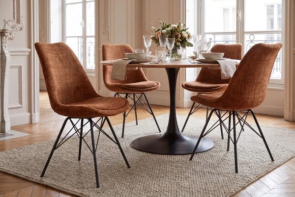 Designová retro hnědá jídelní židle Scandinavia s čalouněním s žinylkovým potahem a černou kovovou podstavou 50 cm