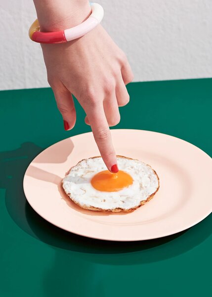 Paper Collective designové moderní obrazy Fried Egg (50 x 70 cm)