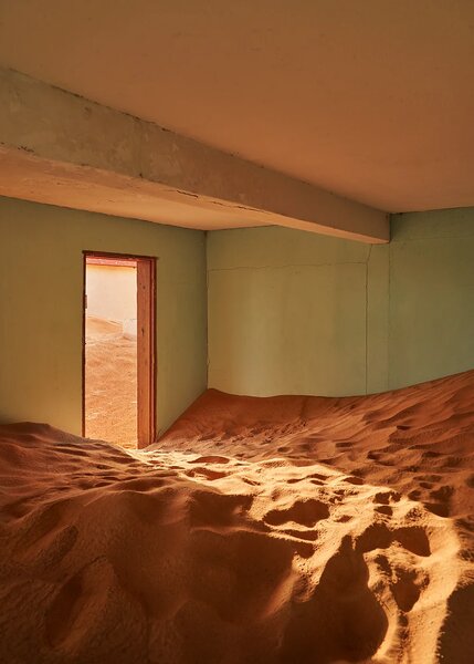 Paper Collective designové moderní obrazy Sand Village I (50 x 70 cm)