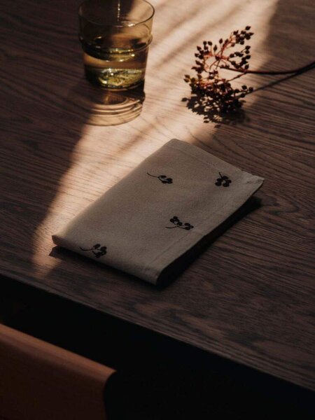 Ferm Living Ubrousky Baies set 4ks, natural / dark chocolate