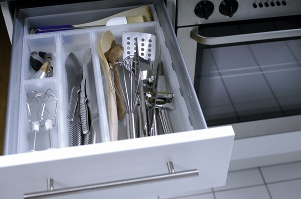 Organizér do šuplíku kuchyně i koupelny, příborník Rotho BASIC, mléčná (38x15)