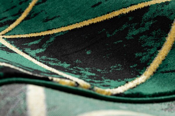 Koberec EMERALD exkluzivní 1020 glamour, styl marmur, trojúhelníky lahvově zelený/zlatý