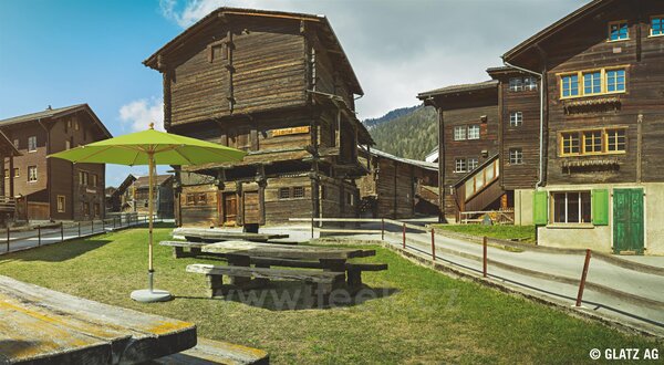 Glatz Dřevěný slunečník Piazzino, Glatz, kulatý 350 cm (3,5 m), rám červeně lakované eukalyptové dřevo, potah polyester 220 g/m2 natur
