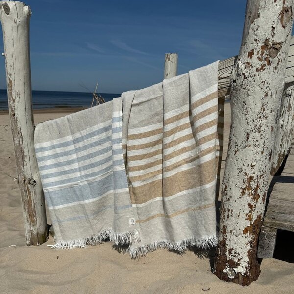 Modrá lněná plážová osuška 85x140 cm Allure Stripe – Linen Tales