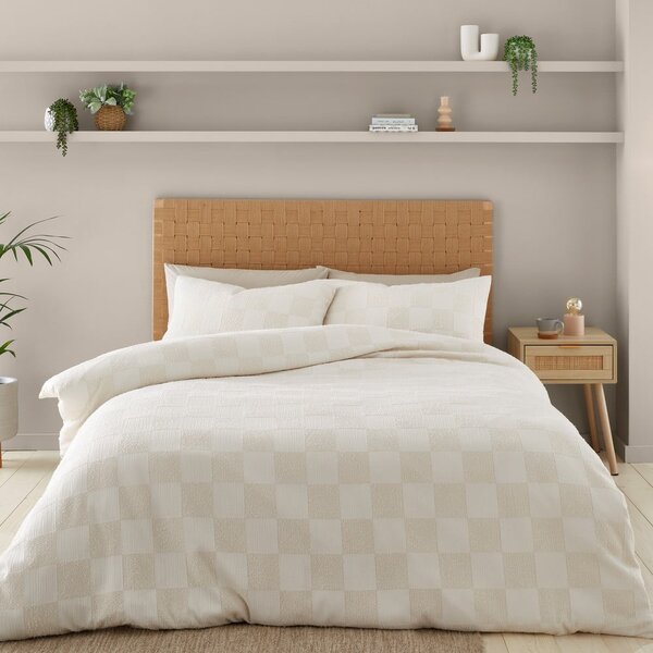 Krémové prodloužené povlečení na dvoulůžko z materiálu bouclé 230x220 cm Cosy Checkerboard – Catherine Lansfield