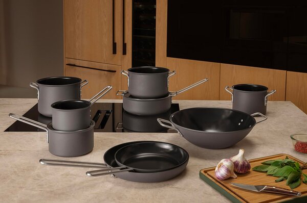 Eva Trio Grey Line Ceramic Pánev 28 cm, silnostěnná slitina, bez PFAS, keramický povrch Slip-Let, do 400 °C, na indukci, Eva Solo