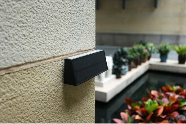 Viking - LED Solární nástěnné svítidlo LED/1,3W/3,7V IP44 4000K 2000 mAh